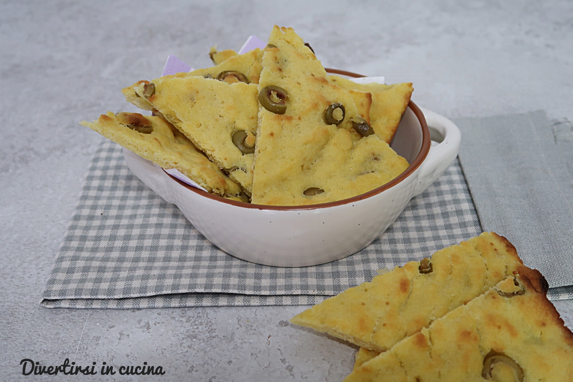 Pão crocante de azeitonas