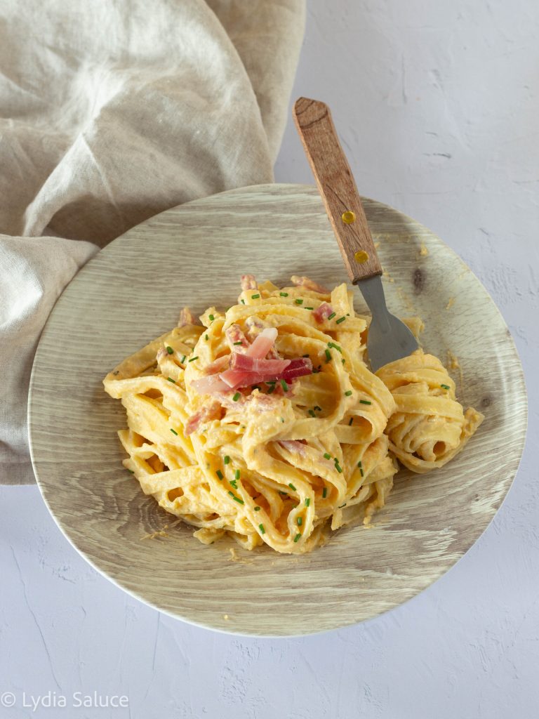 macarrão com creme de abóbora e speck