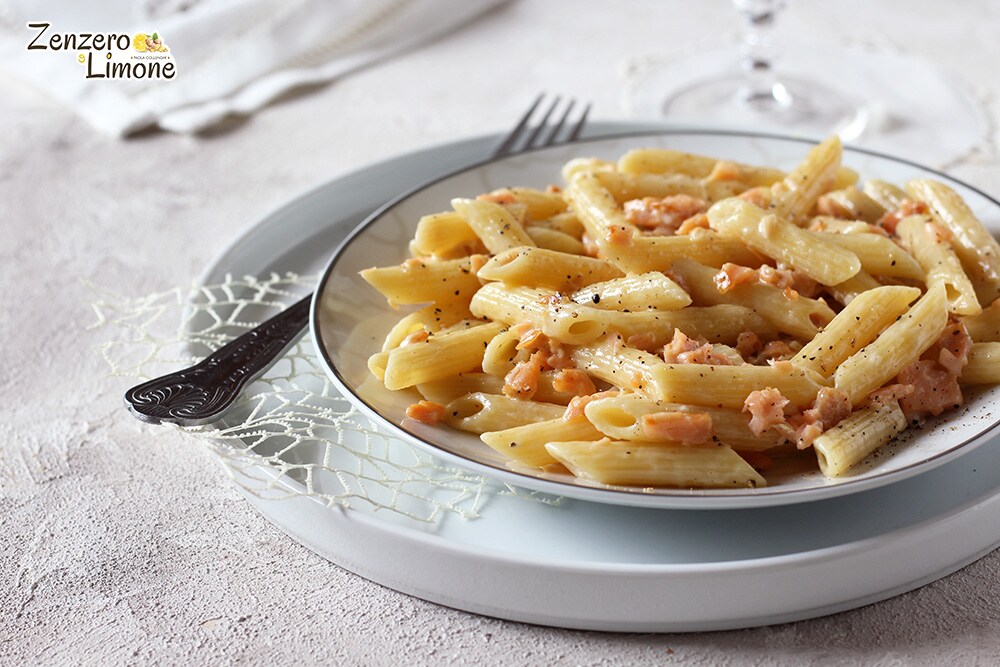 Penne com salmão