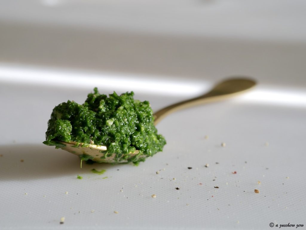 Pesto de rúcula light sem alho e queijo | receita de condimento leve