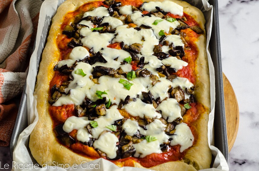 Pizza com berinjela à parmigiana