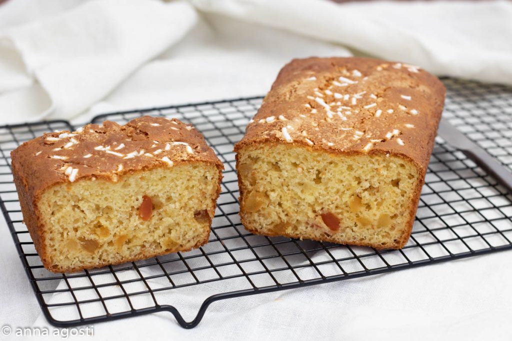 Plumcake com frutas cristalizadas e iogurte