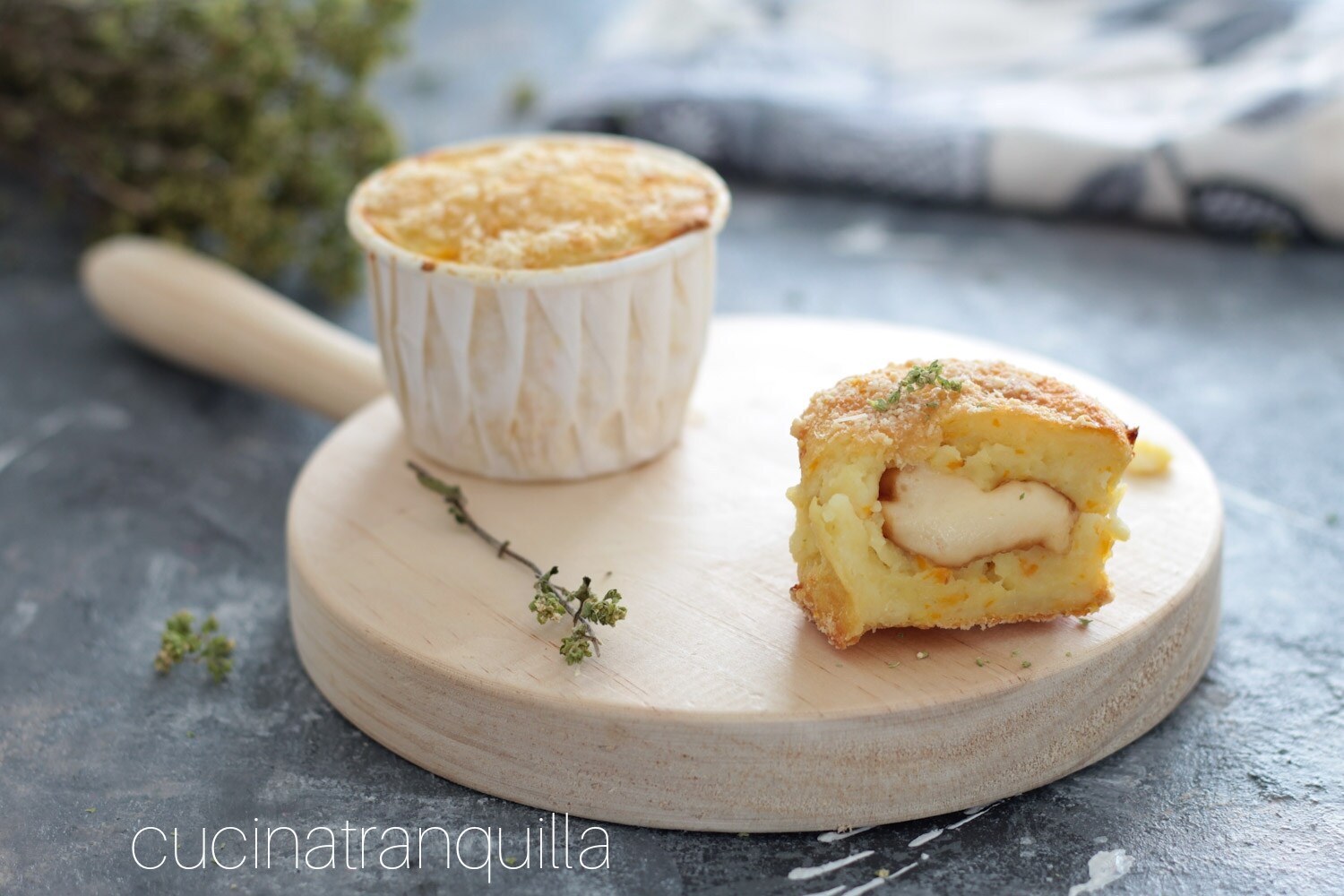 Tortinha de batata e cenoura recheada