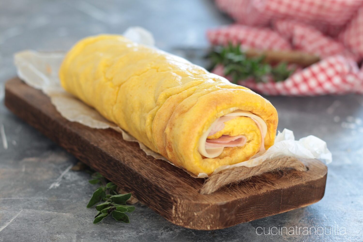 Rolo de omelete assado