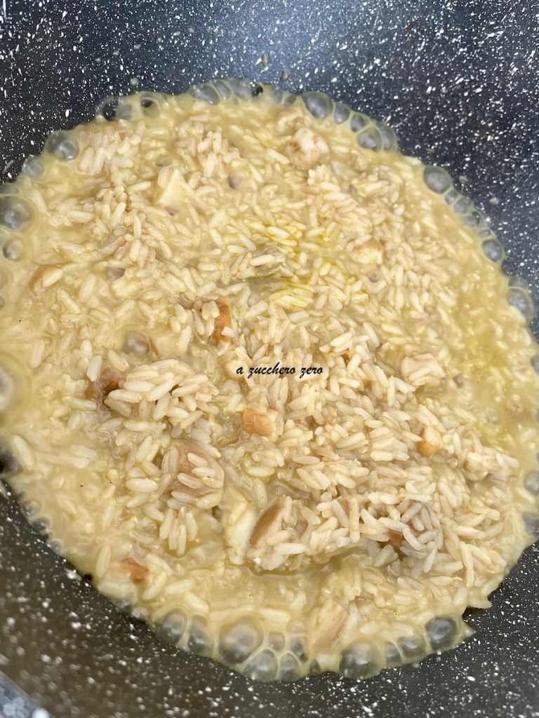 Preparação do risoto integral com cogumelos porcini