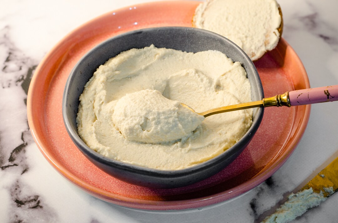 Queijo cremoso de castanha de caju, um creme para barrar completamente vegetal