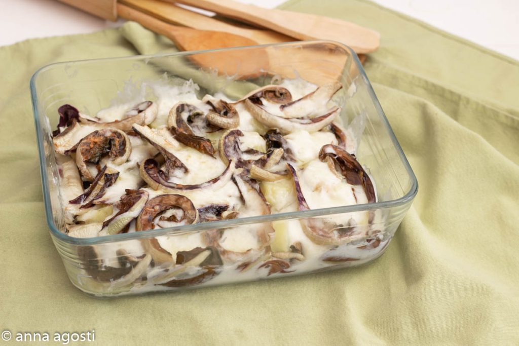 Radicchio e batatas grudentas ao forno