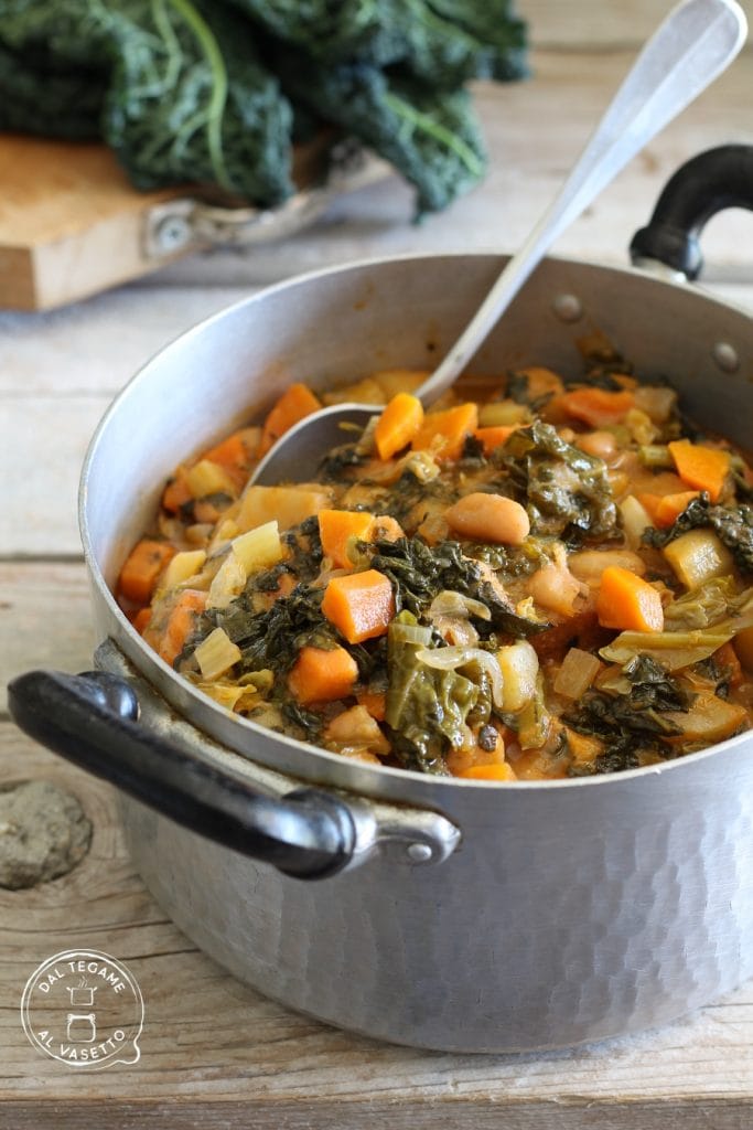 ribollita uma sopa de vegetais, leguminosas e pão toscana cozida na instant pot