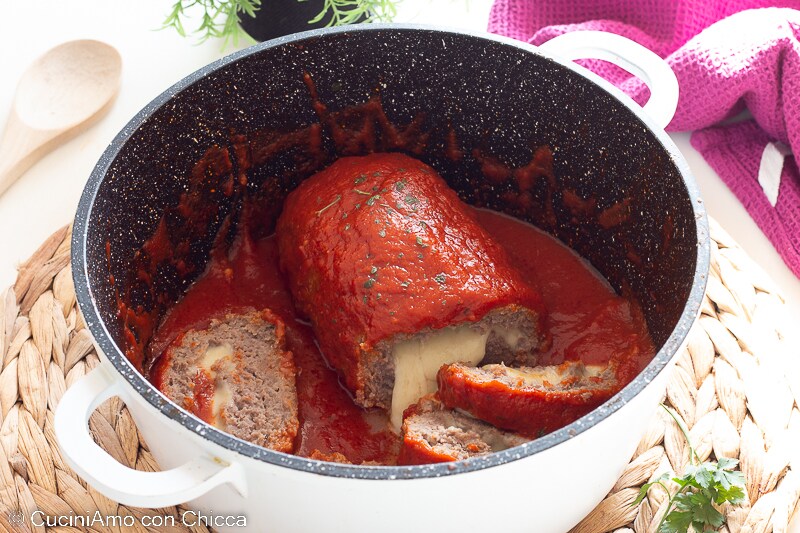 Rocambole ao molho de tomate