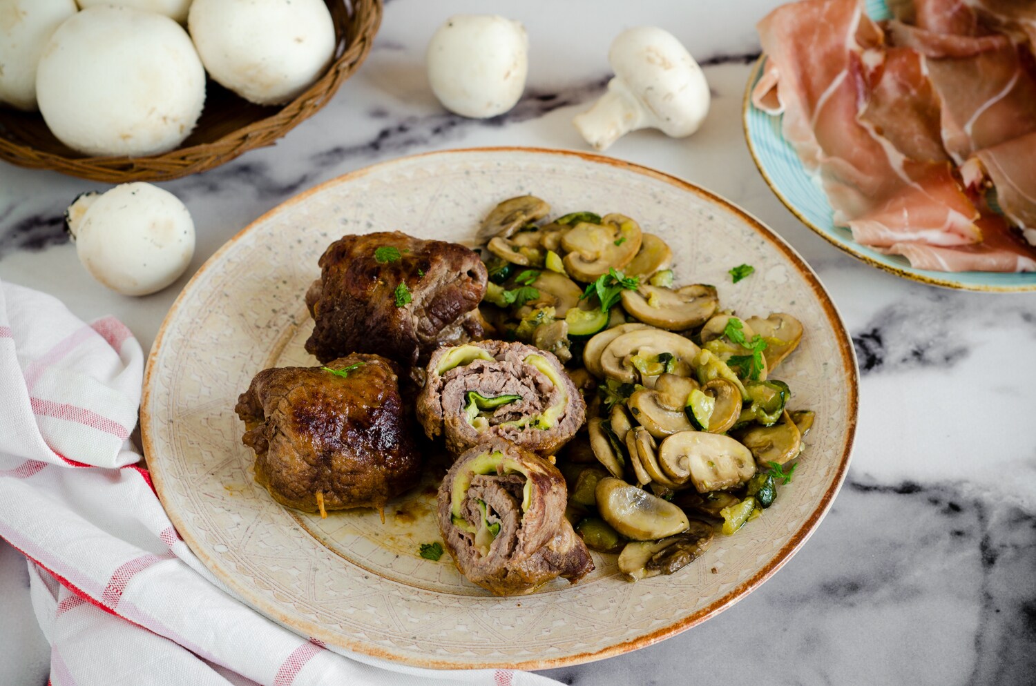 Rolinhos de carne com abobrinha e speck