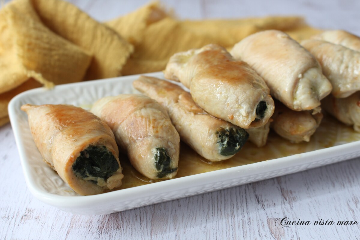 Rolinhos de frango e espinafre
