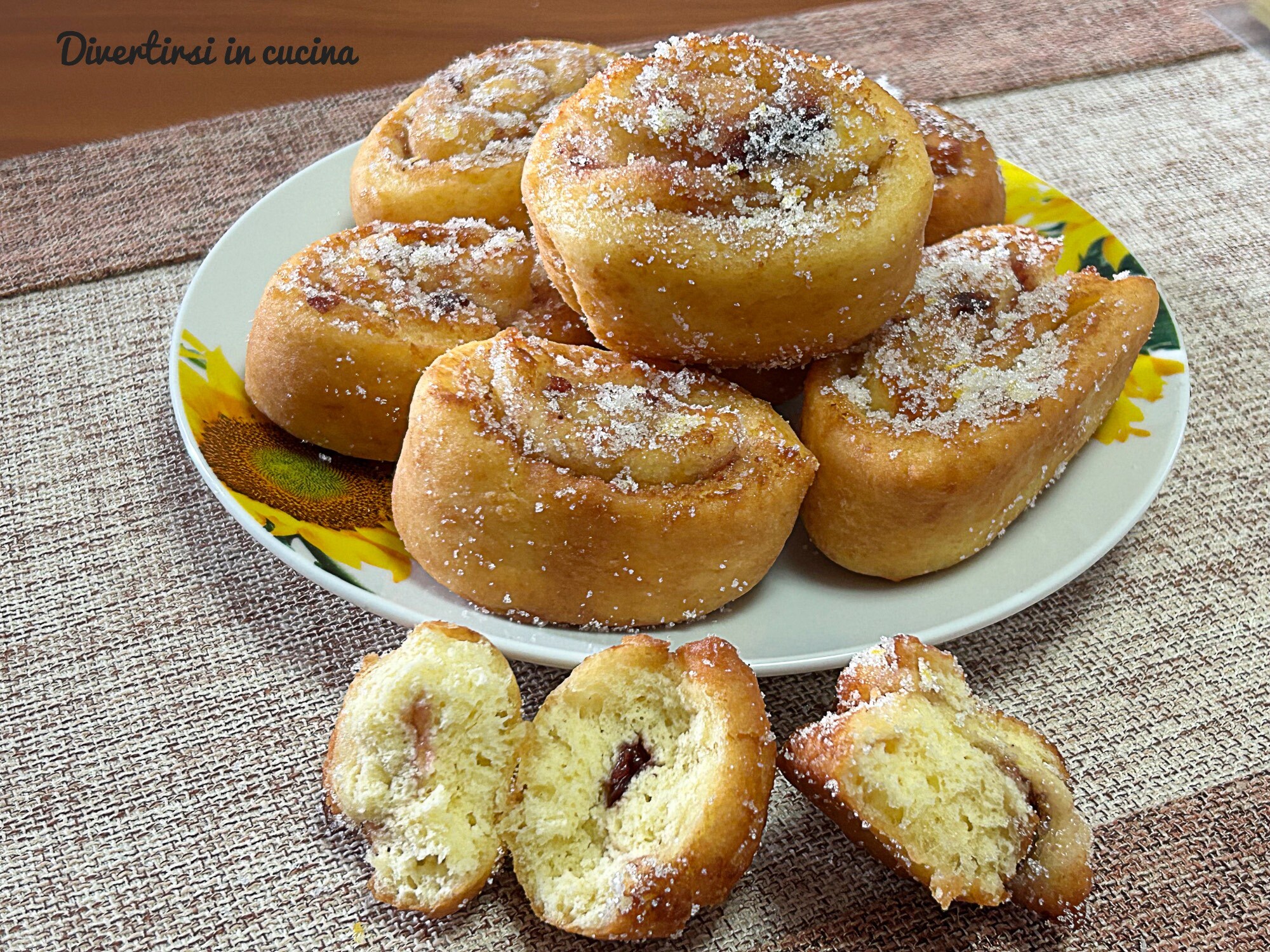 Rolinhos fritos de iogurte e geleia
