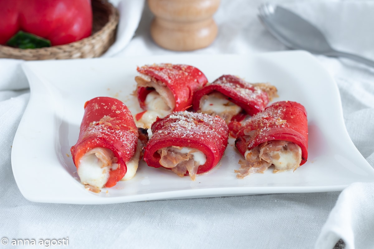 Rolinhos de Pimentão Gratinados e Cremosos