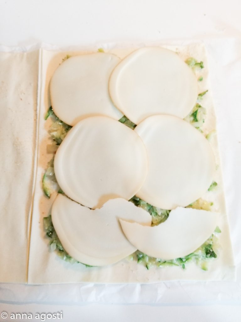 Rústicos Derretidos com abobrinha, presunto e provolone