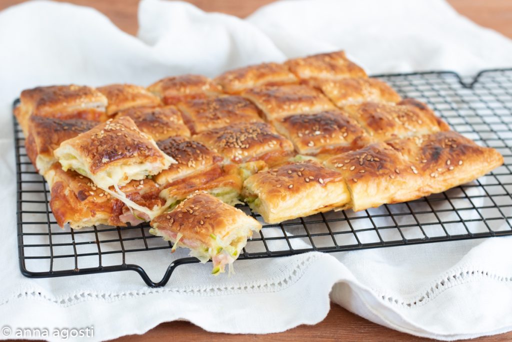 Rústicos Derretidos com abobrinha, presunto e provolone