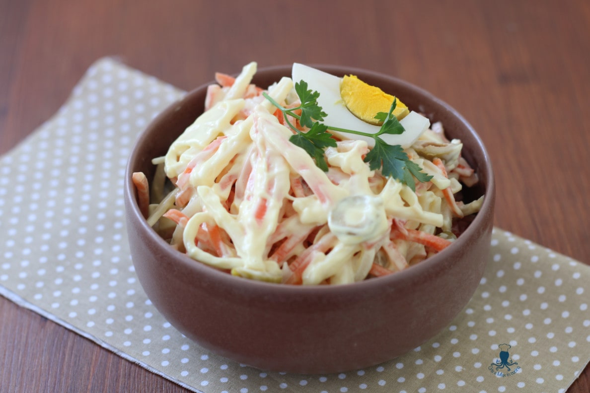 Salada caprichosa, receita piemontesa fácil e rápida.