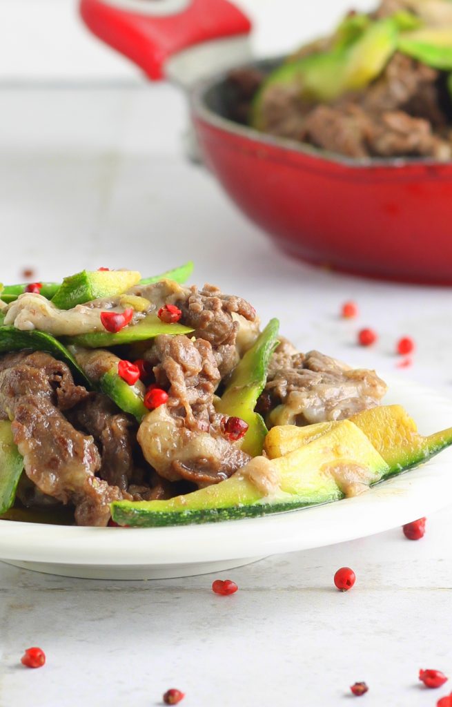 Tirinhas de carne com abobrinha e pecorino