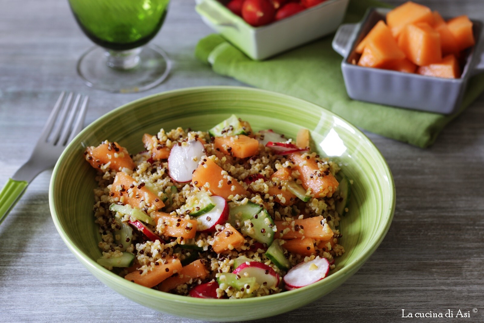 Salada crocante com quinoa