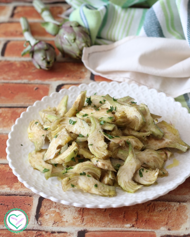 Salada de alcachofras cruas