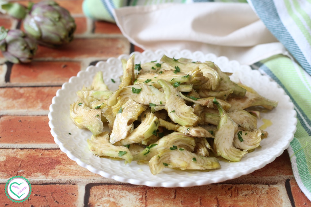 Salada de alcachofras cruas