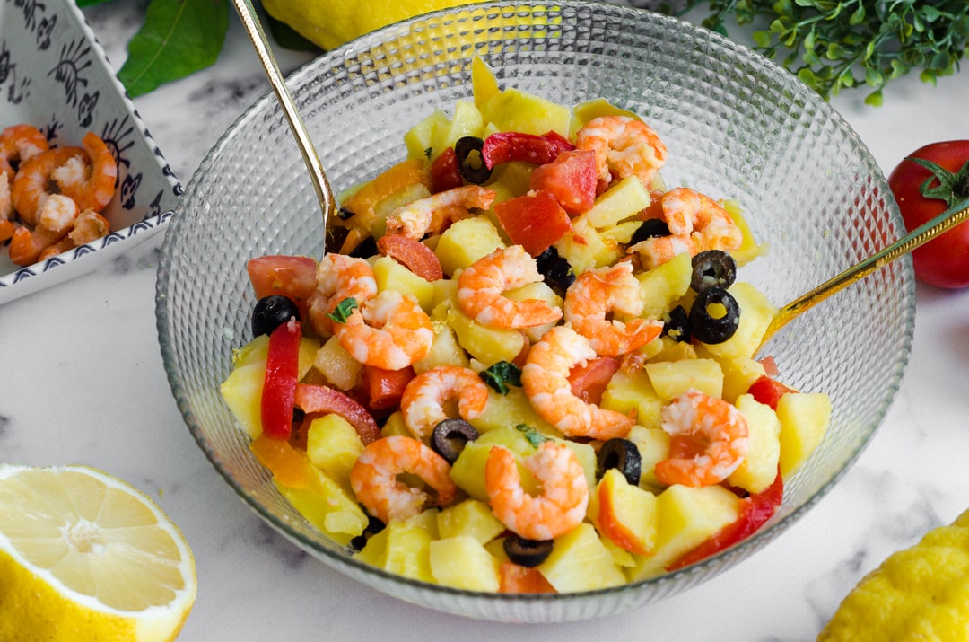 Salada de camarão e batata, receita fácil e rápida