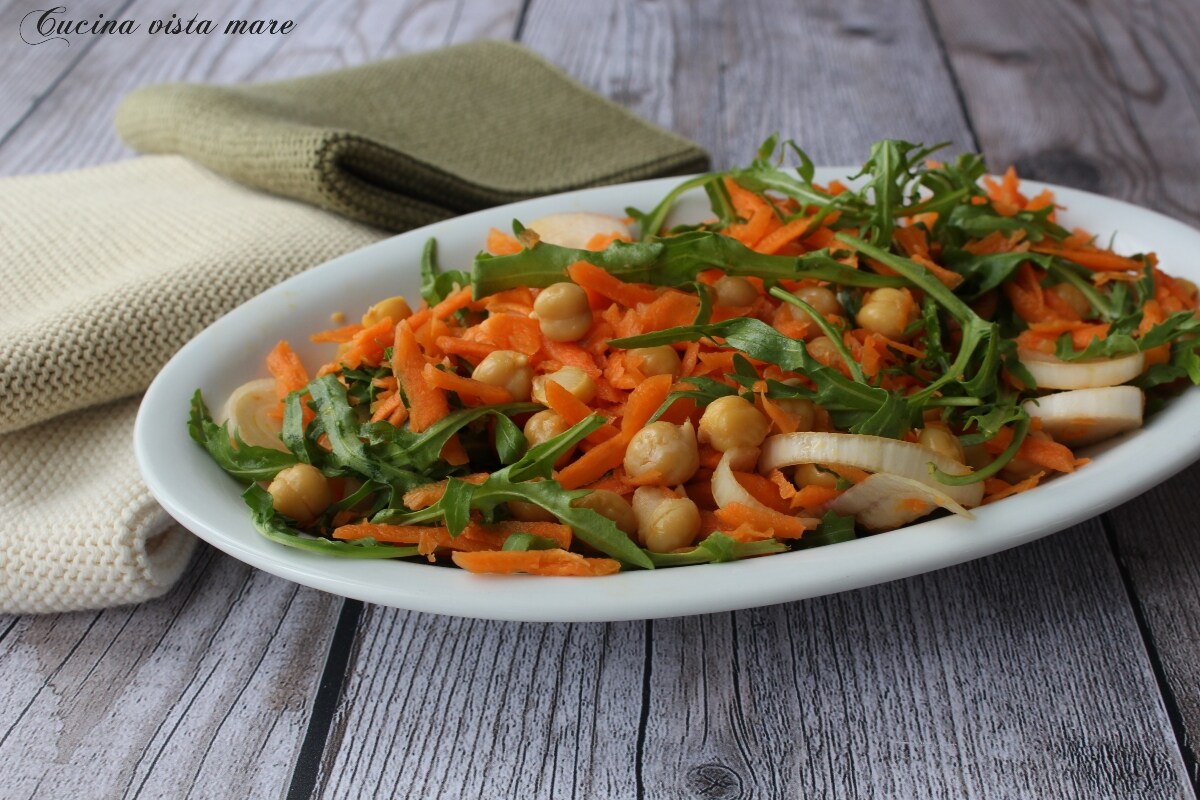 Salada de cenoura e grão-de-bico