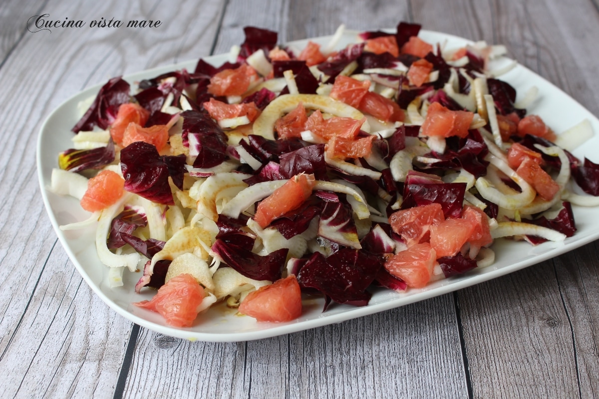 Salada de erva-doce, radicchio e toranja