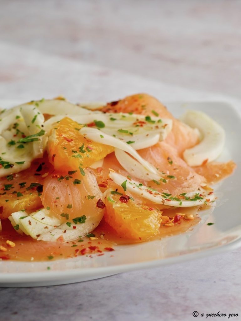 Salada de erva-doce e laranja com salmão