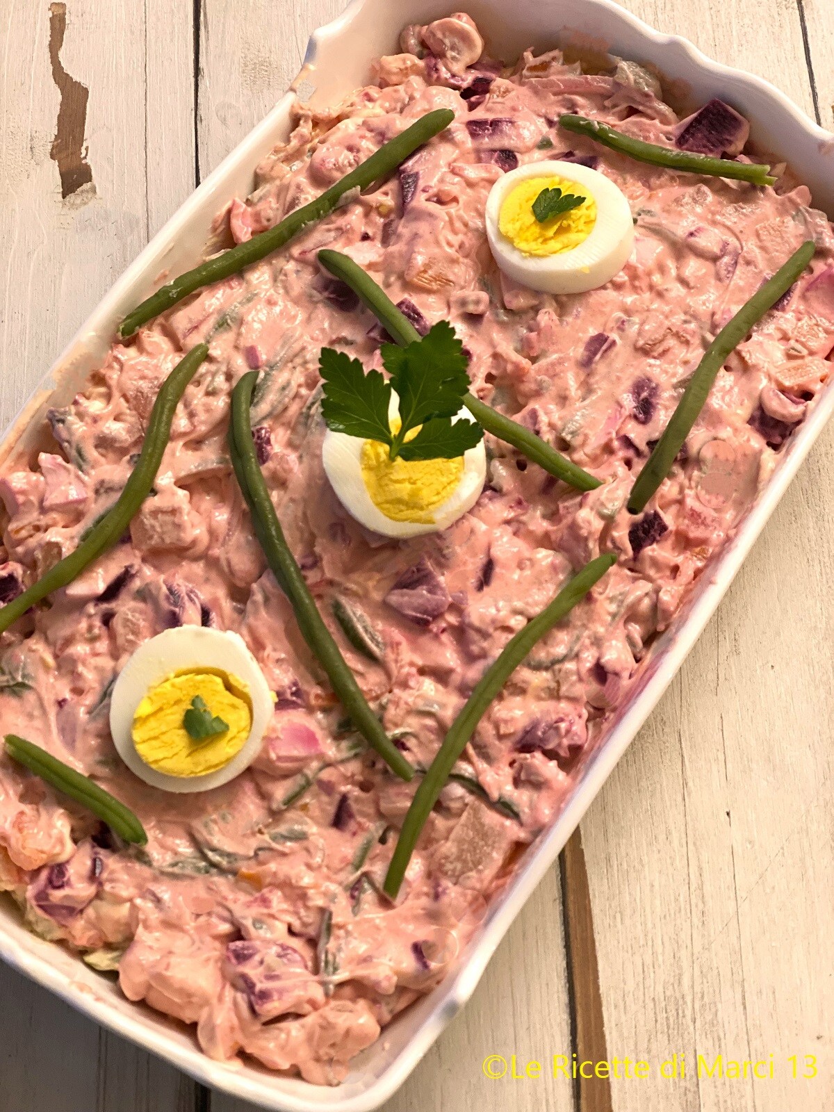 Salada russa napolitana rosé com beterraba vermelha. Receita de família fácil e rápida