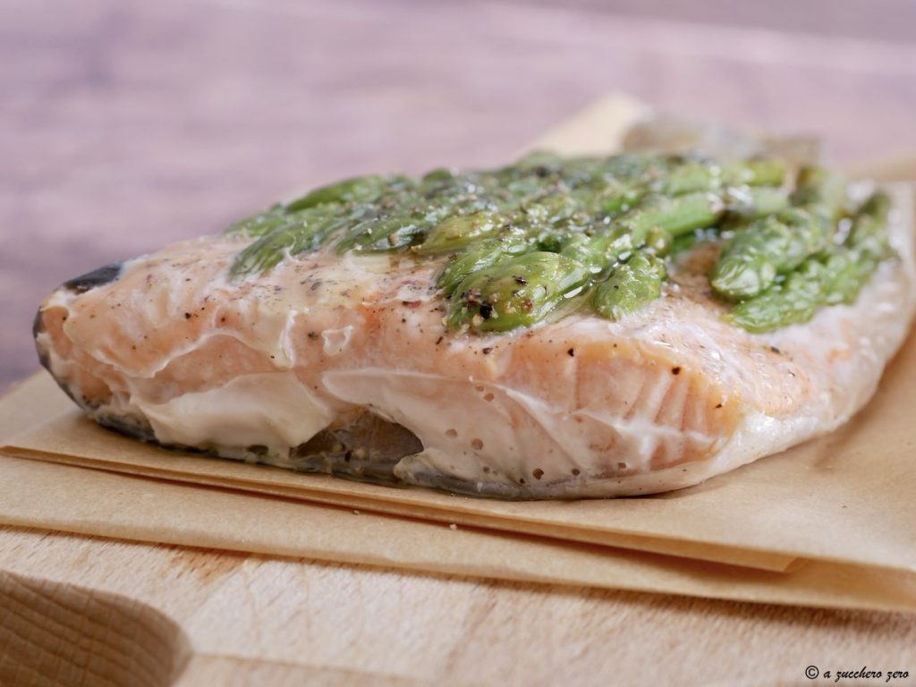 Salmão assado com aspargos light