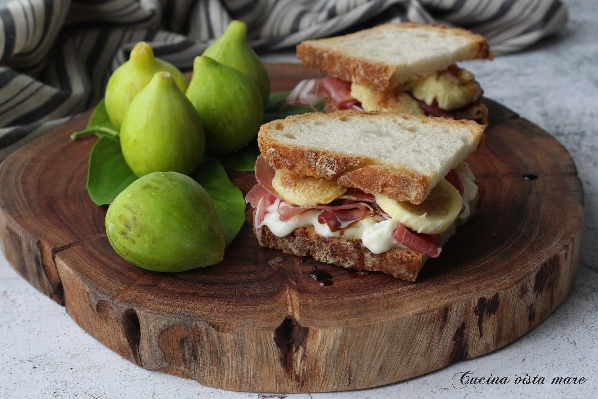 Sanduíche de gorgonzola, copa e figos