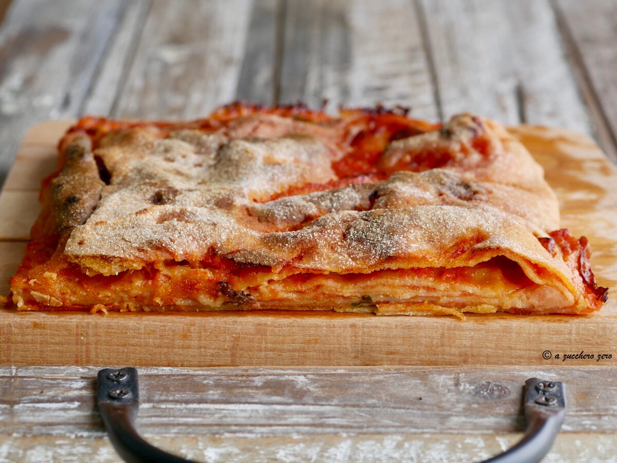 Scaccia ragusana integral tomate e queijo