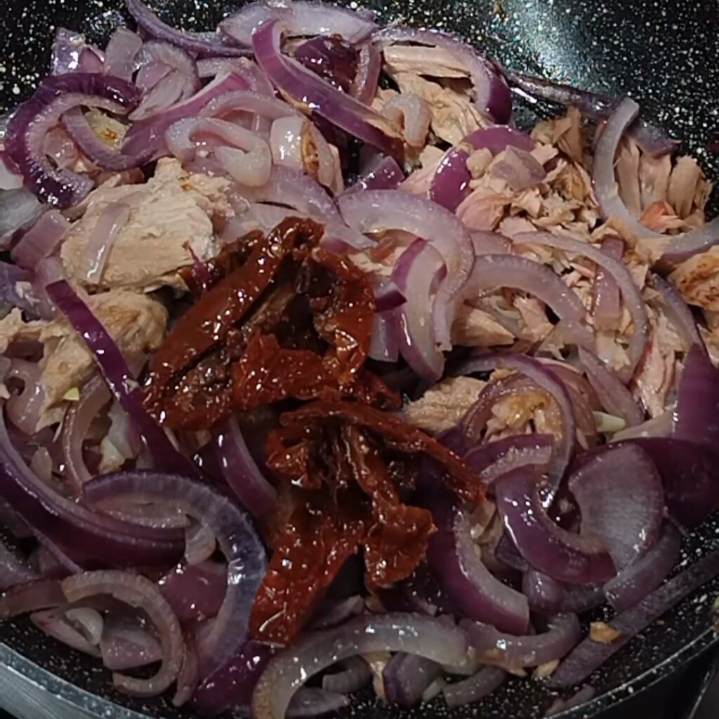 Torta rústica de atum e tomatinhos