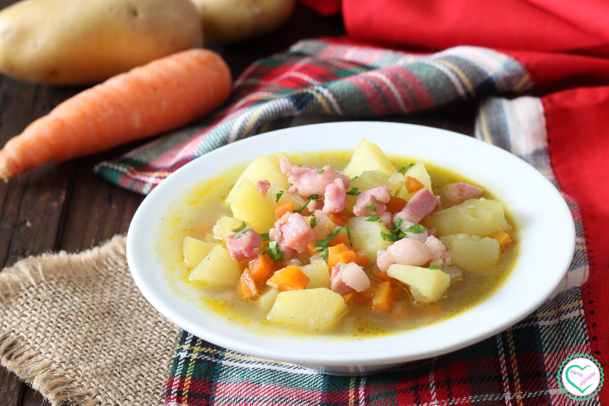 Sopa de batata com cenoura e cebola