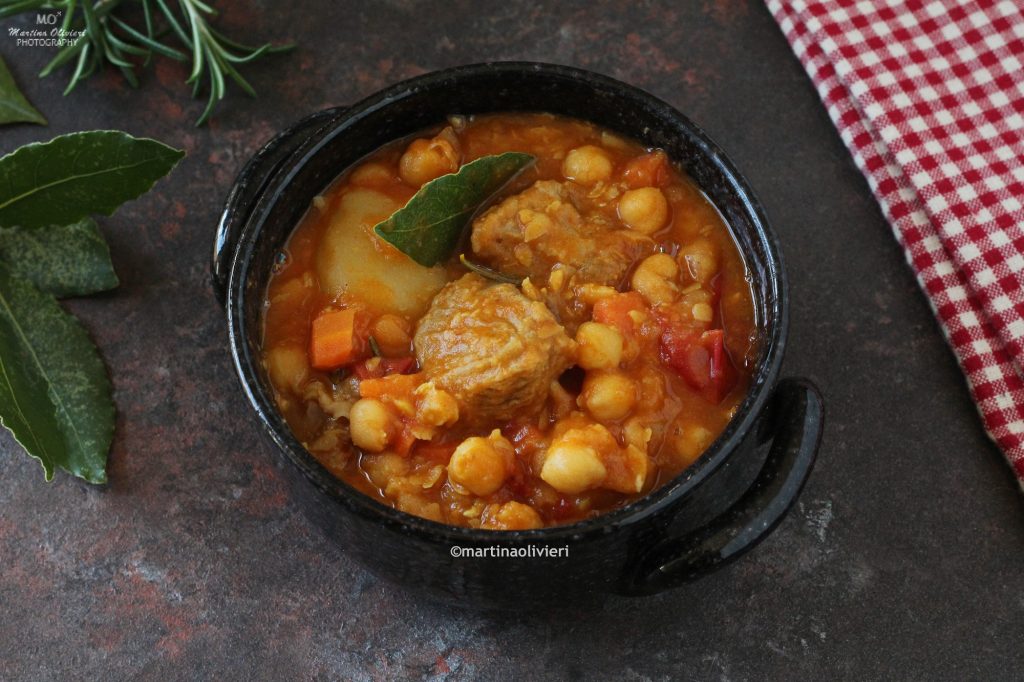 Sopa de ensopado e grão-de-bico