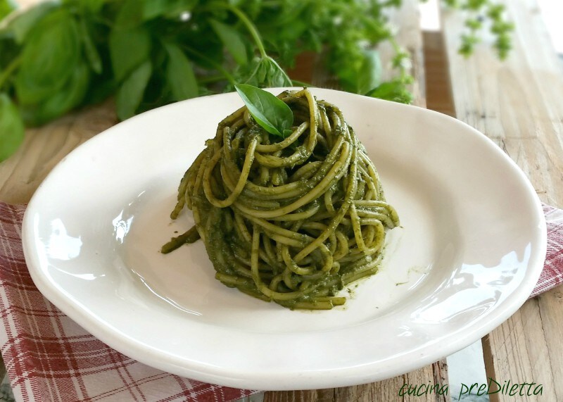 Spaghetti ao manjericão