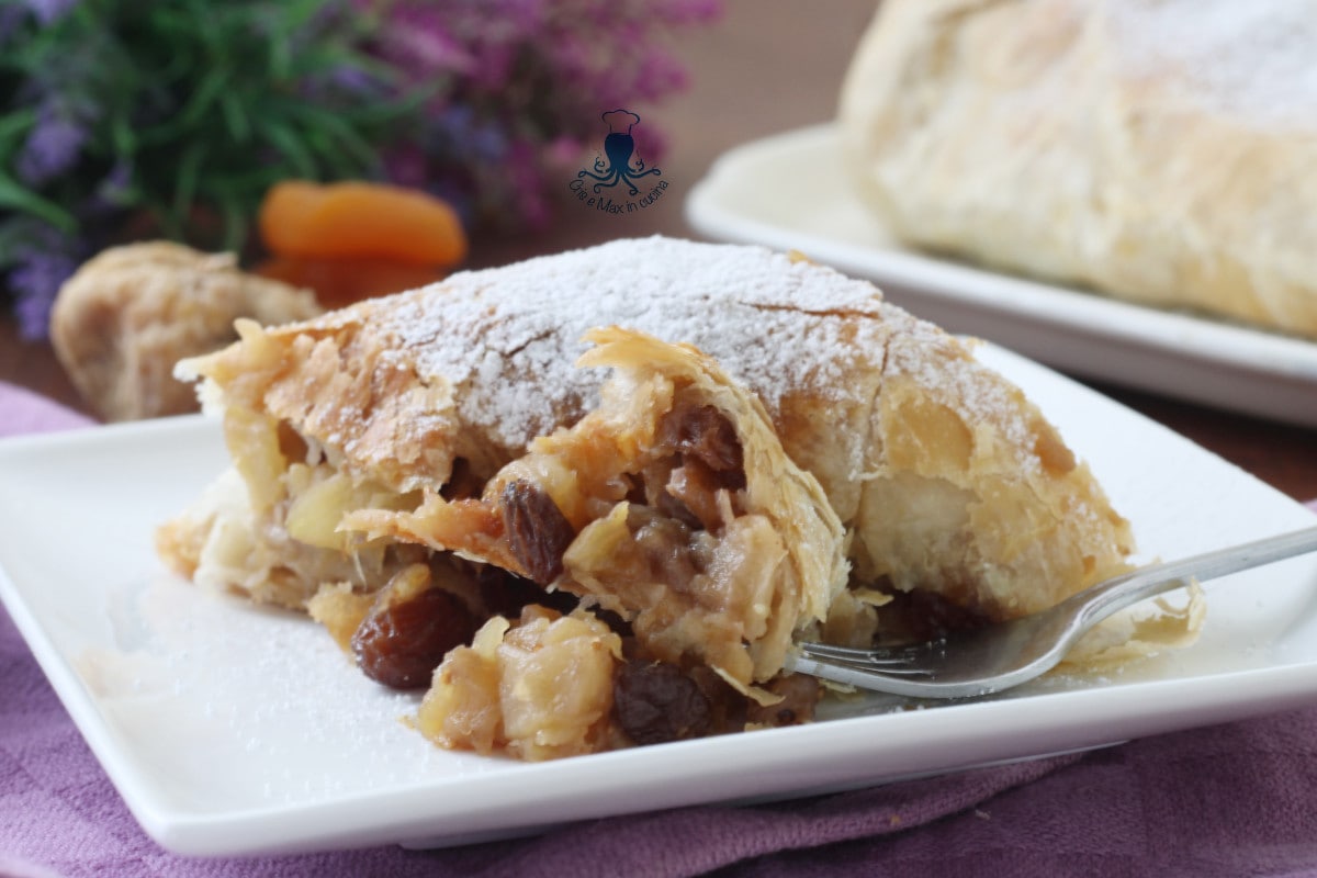 Strudel de maçã e frutas secas com massa folhada