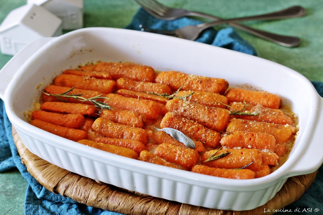 Terrina de cenoura e queijo assado