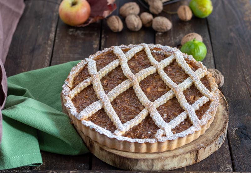 Torta com figos maçãs e nozes