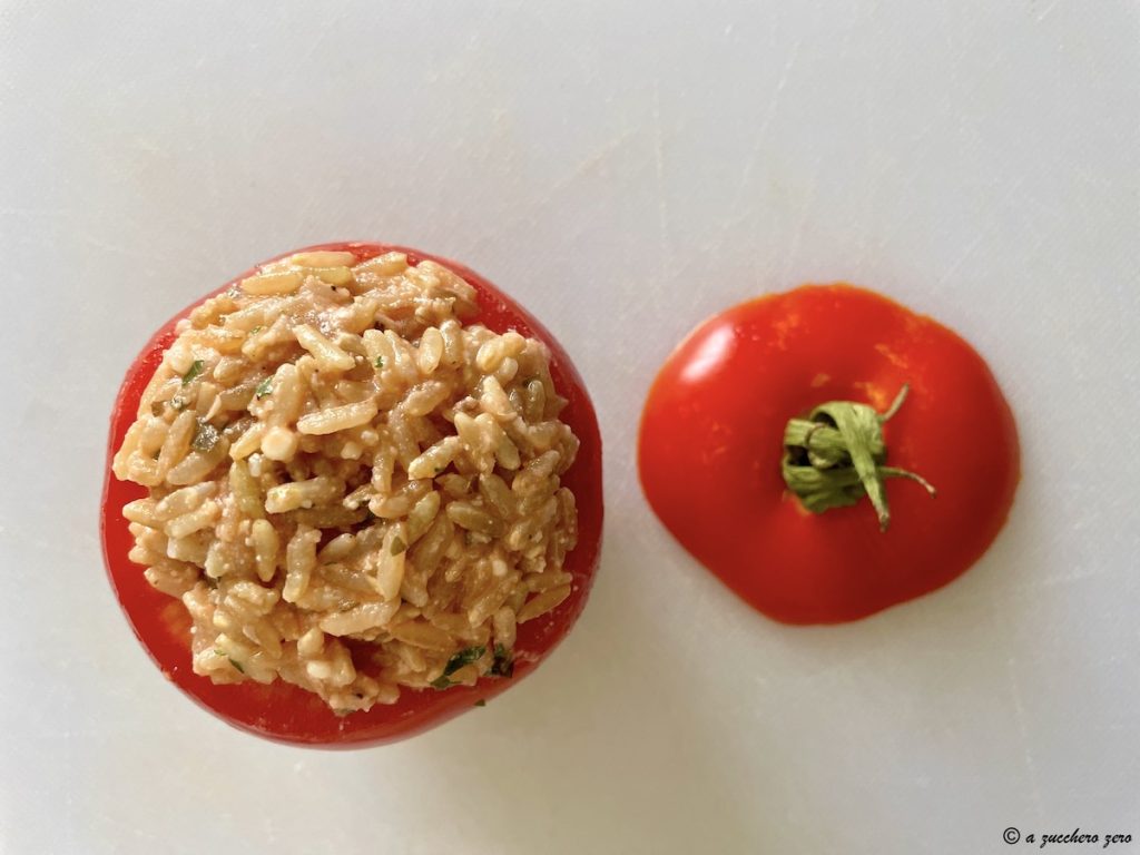 Tomate recheado e tampa