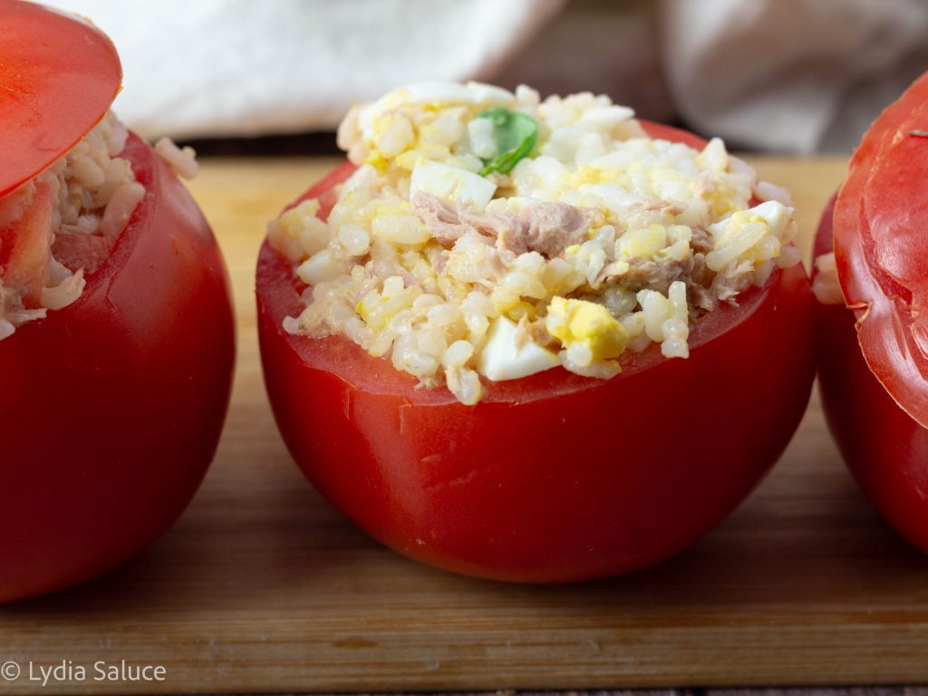 Tomates recheados com salada de arroz