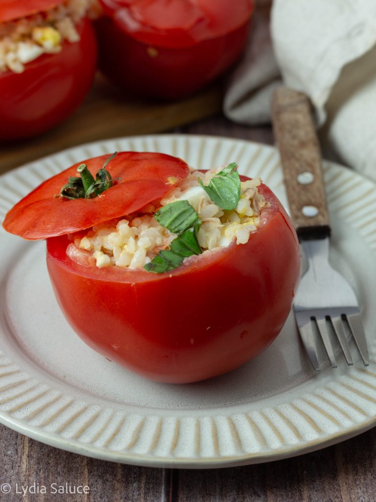 Tomates recheados com salada de arroz