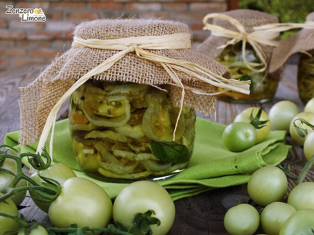 Tomates verdes em conserva