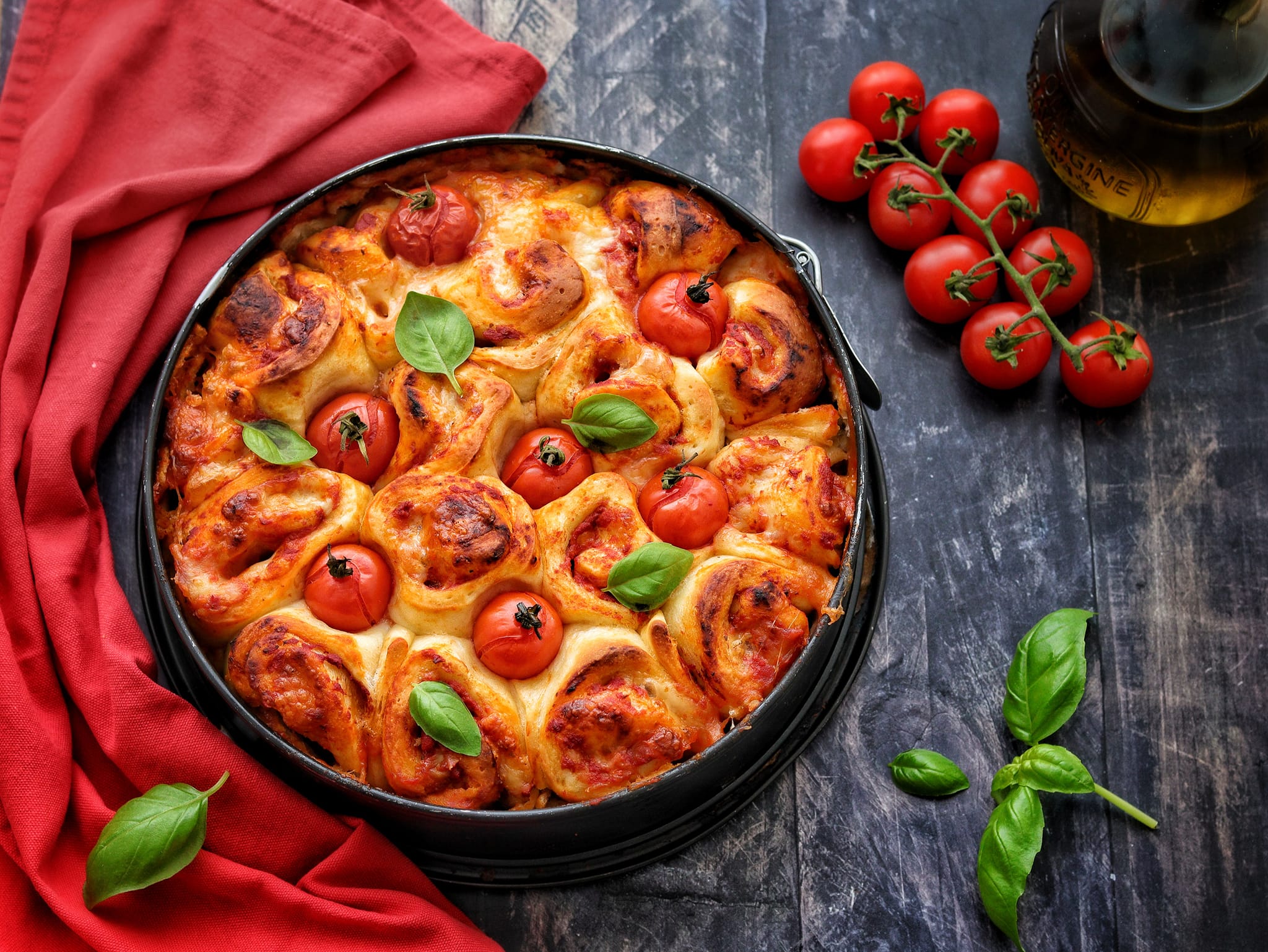 Torta de rosas salgada com tomate, presunto e mussarela