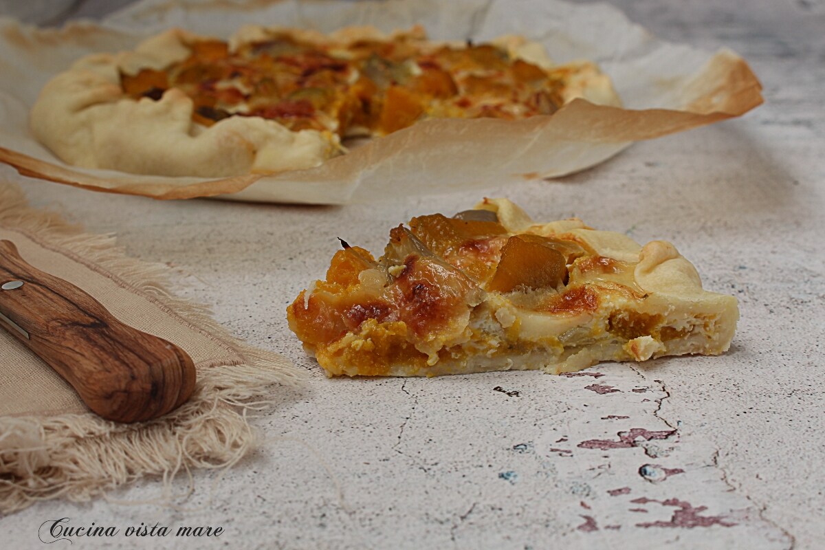 Torta salgada de abóbora e chalotas