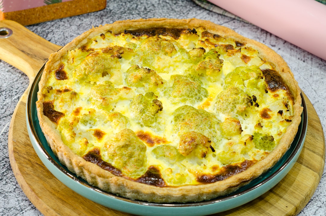 Torta salgada com couve-flor, receita fácil e deliciosa com cream cheese!