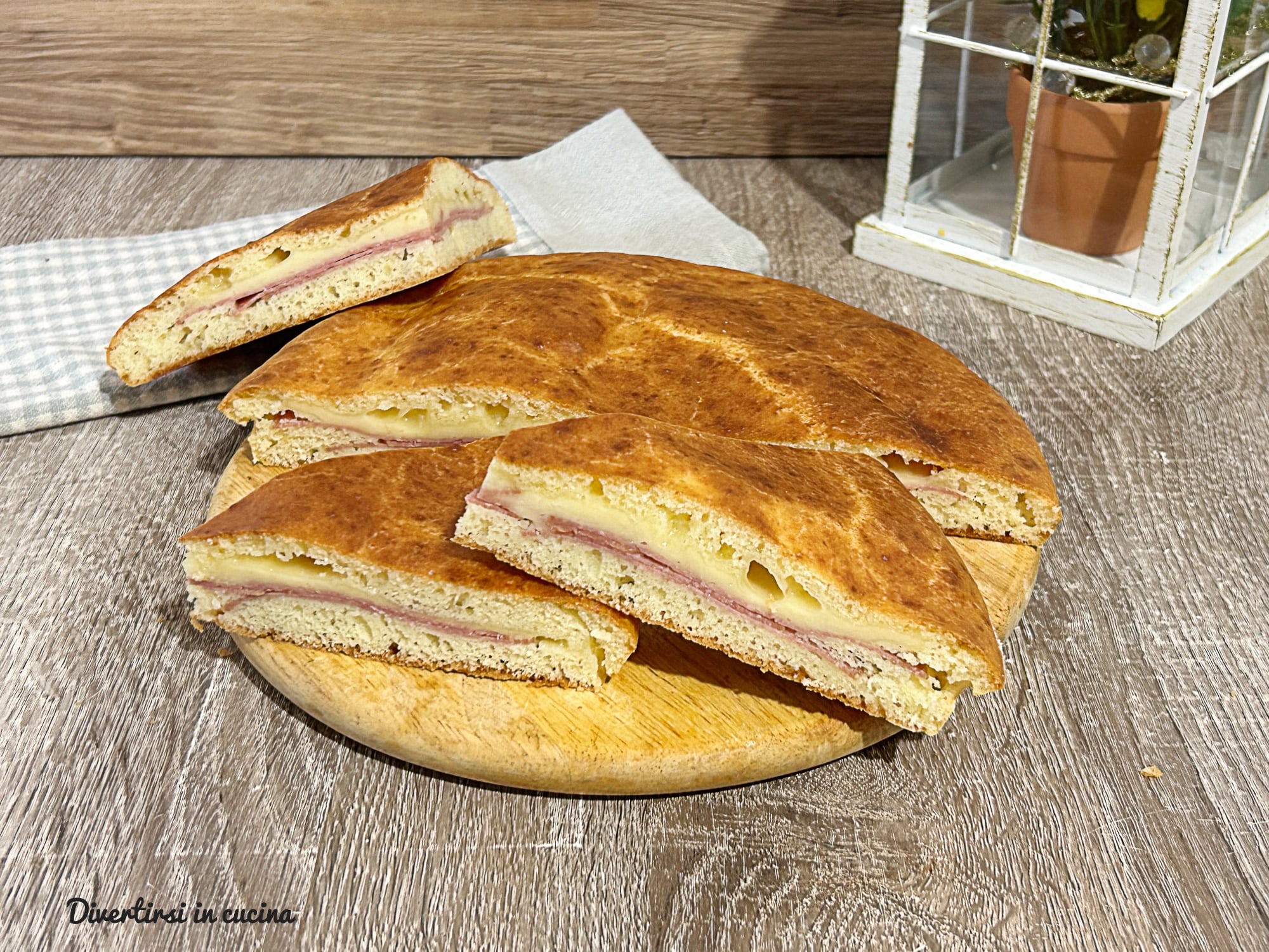 Torta salgada de colher com salame e queijo