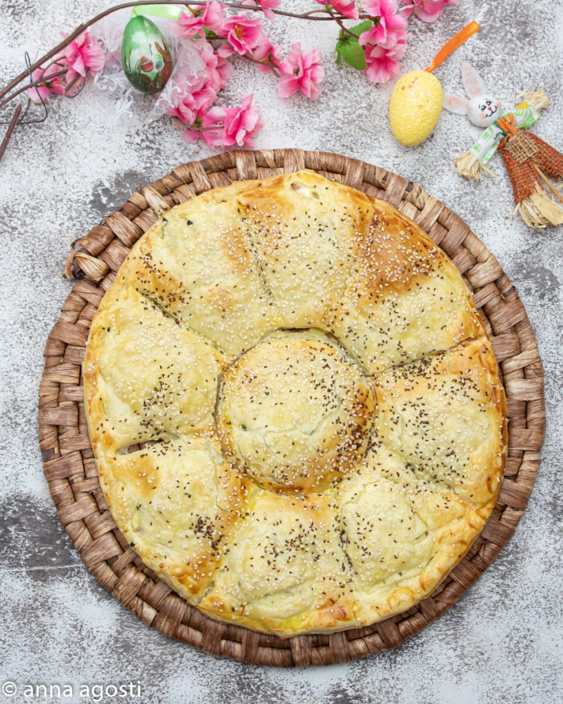 Torta salgada de massa folhada recheada