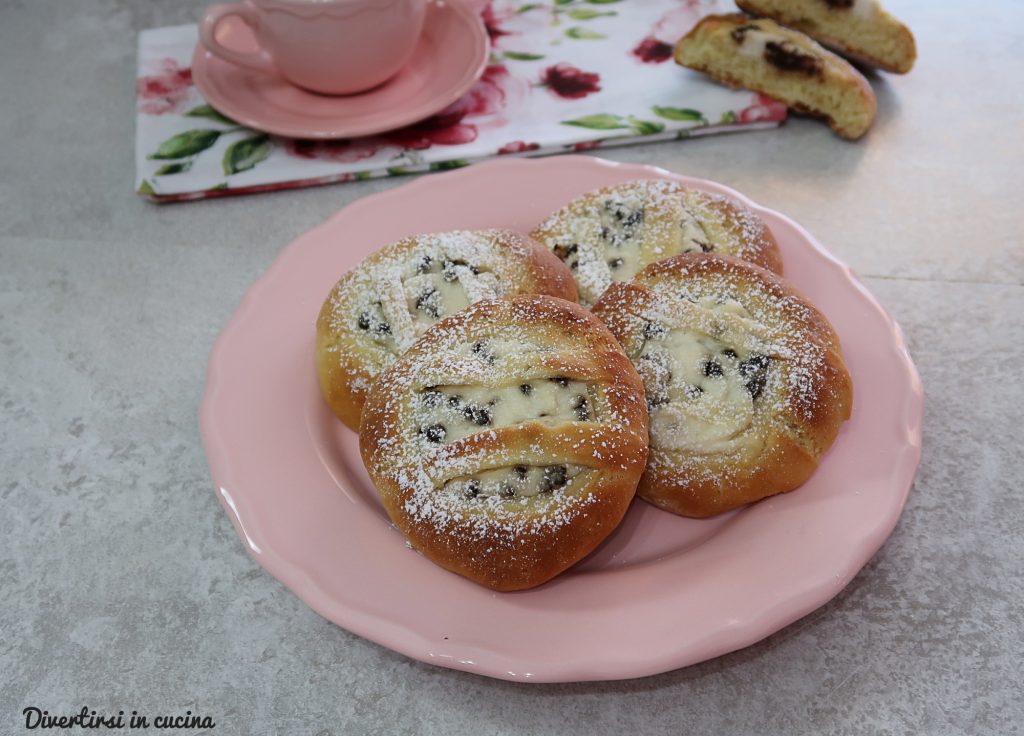 Tortinhas de brioche com creme de ricota