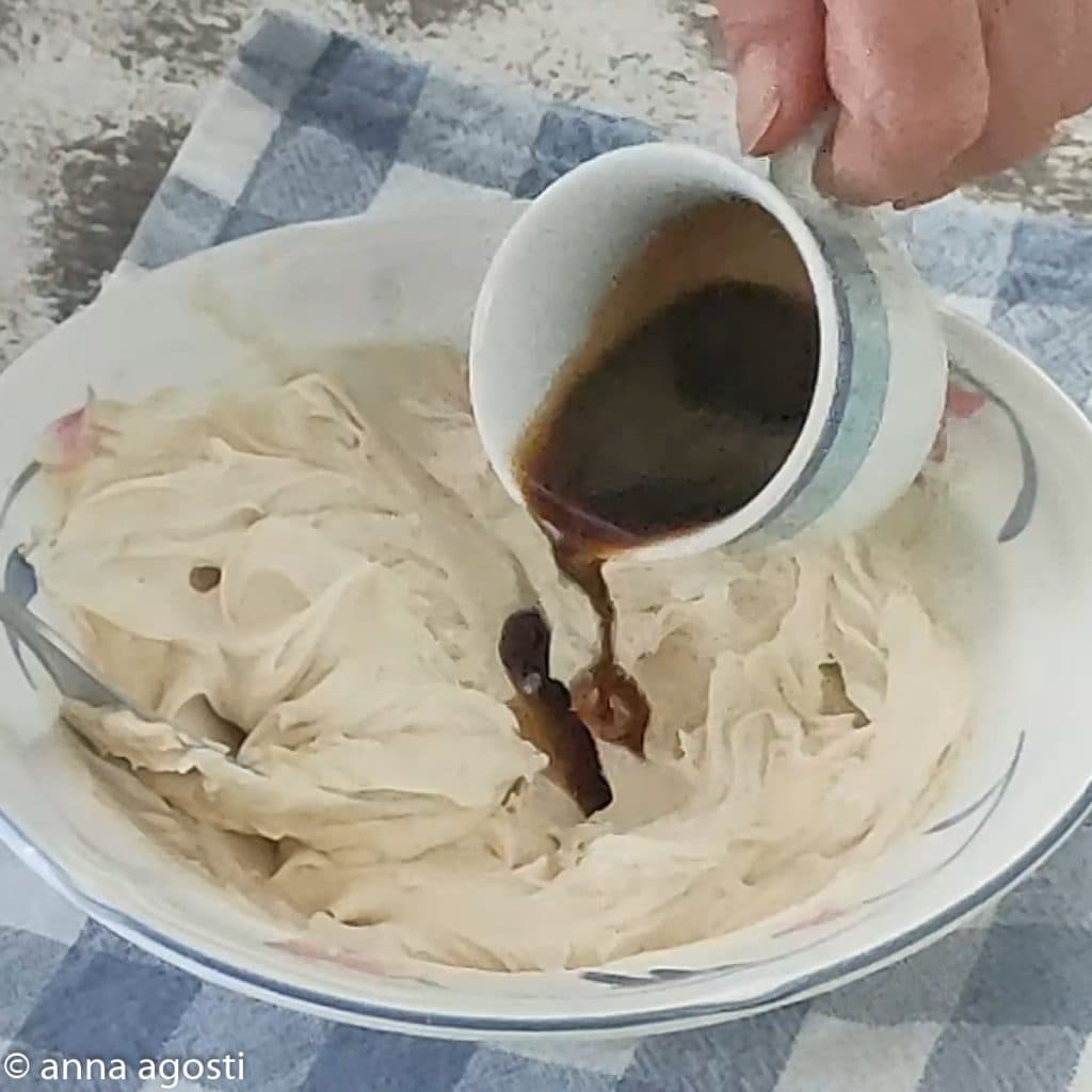 Tortinhos de Pavesini com creme de café